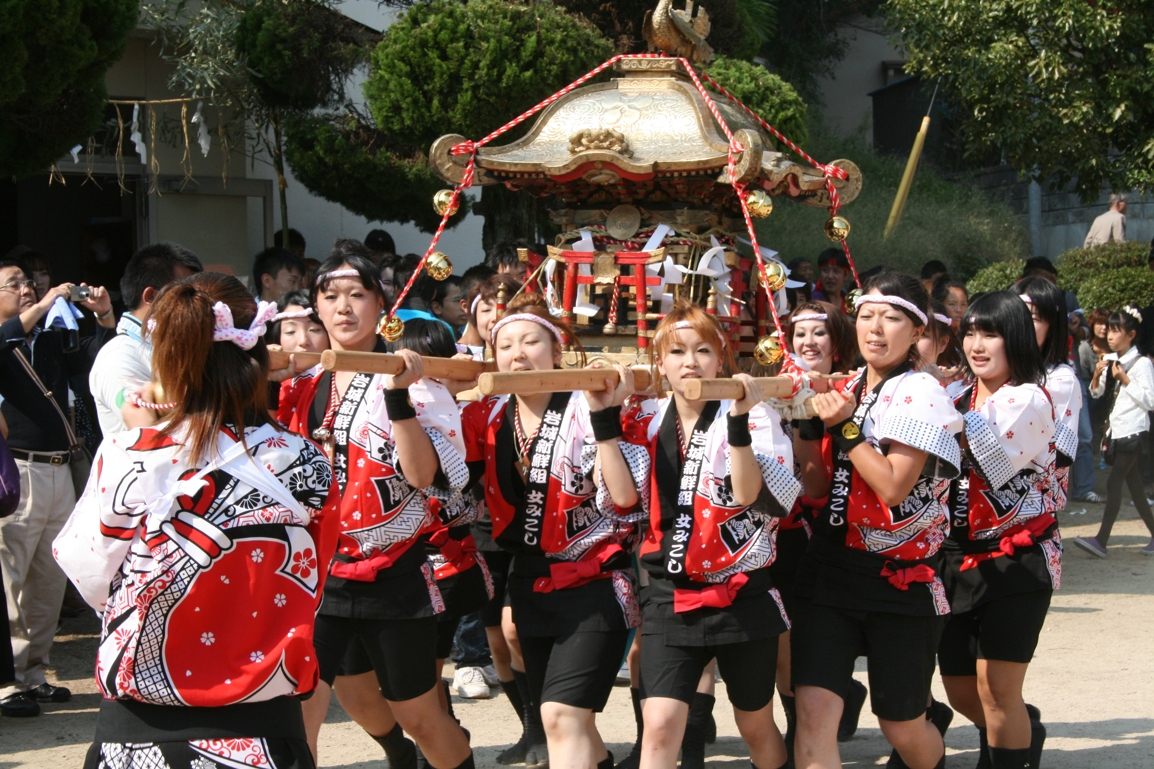 岩城祭礼 お祭り大好き女子集まれ 熱気ムンムン 全国の女神輿 女みこし Naver まとめ